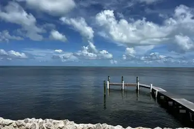 Image de Beau Bord De L'Eau, Piscine Et Quai