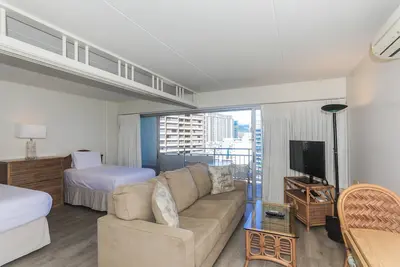 Image de Ilikai Hotel Condo 1 chambre partiellement rénové avec vue sur la ville au 14ème étage