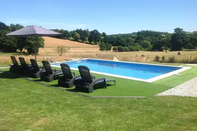 Image de Nouvellement rénové 3 Chambre Stone Cottage avec piscine chauffée et Wifi (6 personnes).