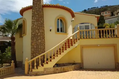 Image de Superbe villa moderne, piscine privée, parking sécurisé hors route, climatisation, Wifi, Uktv