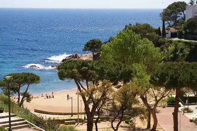 Image de Sentez la brise marine de la terrasse de l'appartement de Tossa de Mar