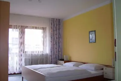 Image de Appartement spacieux avec deux balcons privés et barbecue dans le jardin