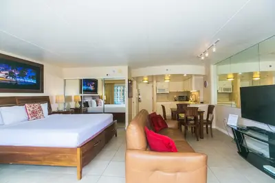 Image de Great Ocean View, Deluxe Une Chambre, Entièrement rénové à l'Hôtel Ilikai