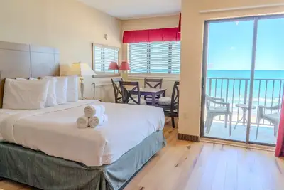 Image de Angle Oceanfront Studio ~ Palais 401