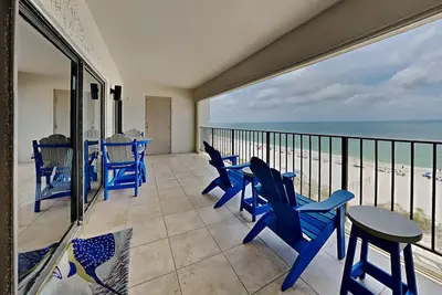 Image de Condo en bord de mer avec balcon privé et vue imprenable! Piscines sur place, centre de remise en forme et bateaux glisse!