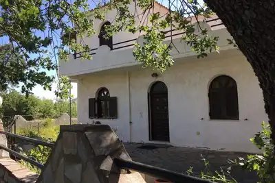 The Oak House est situé dans un environnement calme, avec vue panoramique sur la mer