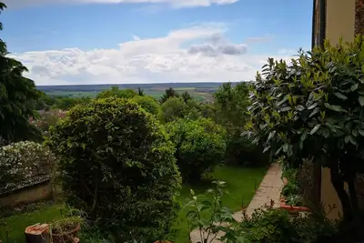 Maison en pierre meulière XIXème dans le style anglo-normand