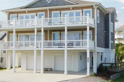 Image de Carolina Can - Maison familiale de trois étages, à une rangée avec vue imprenable sur l'océan