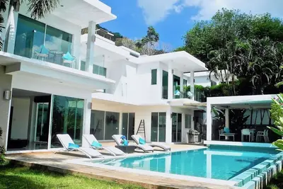 Image de Villa de charme moderne avec piscine Ă Kata