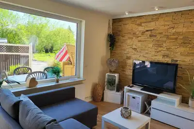 Image de Appartement Ă TravemĂĽnde avec un emplacement central, terrasse et chaise de plage