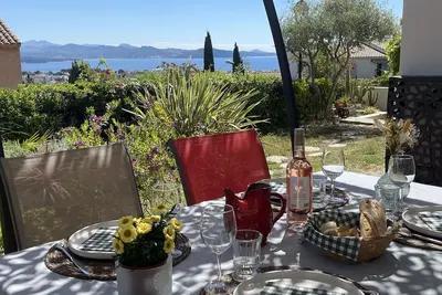 Image de Calme sur les hauteurs de La Ciotat - Vue Panoramique sur la baie. Charmant.