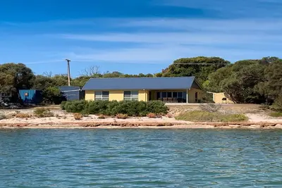 Image de The Beach House - Emplacement spectaculaire - Intimité - Droit sur la plage