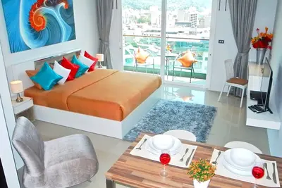 Image de Studio branché avec vue sur la mer à Patong!