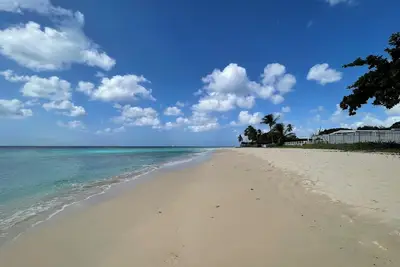 Beau bijou d'une chambre avec vue sur l'océan