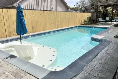 Accueil pour l'été avec piscine privée + terrasse + balcon + salle de soleil + barbecue + Xbox