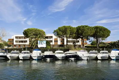 Image de Appartement à Mandelieu avec Vue sur Marina