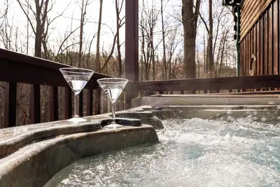 Image de Serenity - Beautiful Mountain Cabin - 3 Bed 3 Bath