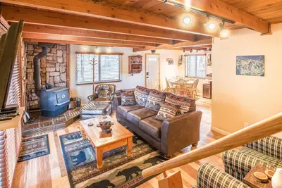 Image de Nouvelle Liste! - Bigfoot Retreat - Un chalet de montagne propre et mis à jour dans les bois