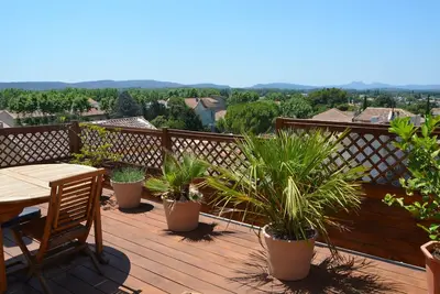 Image de Gîte Durance avec terrasse panoramique pour 4 personnes. 3 nuits minimum.