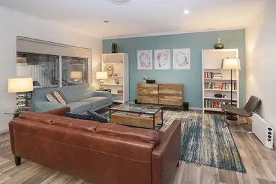 Image de 10min Ă pied de la plage, Wifi gratuit, grand espace barbecue