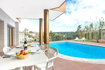 2pau01- Belle maison pour 8 personnes avec piscine privée située près de la plage de Lloret de Mar