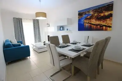 Image de 2br Encosta São José, rez-de-chaussée avec patio extérieur au jardin et à la piscine, Gale beach