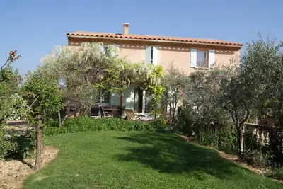 Image de Luberon en Provence. A 4 kms de Roussillon Villa pour 6 personnes