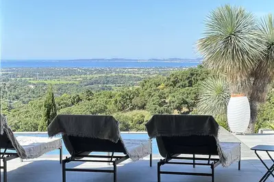 Image de Villa pour 8 personnes avec piscine chauffée et vue mer à La Londe-Les-Maures