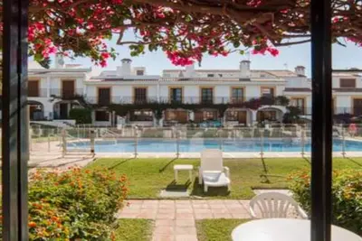 Image de Pueblo de Paloma est une maison de ville de style andalou pittoresque est situé à Calahonda