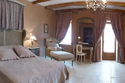Image de Clos de Raveyron ---pour 5 personnes
