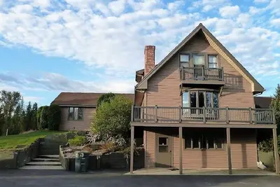 Spacieux 5 Br \/ 3 Ba Split Maison avec grande cuisine sur 3 acres à 25 min de Glacier Np