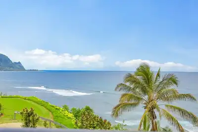 Image de Condo en bord de mer au paradis avec vue imprenable, accès à la plage et chambre A / C
