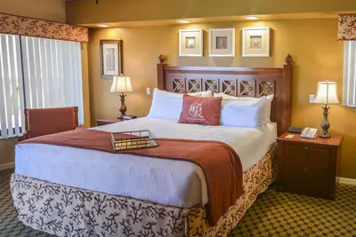 Image de Deux chambres au Lakes Resort & Spa près de parcs thématiques