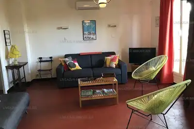 Image de T3 tout confort dans partie de mas provençal vue mer et jardin pour 5