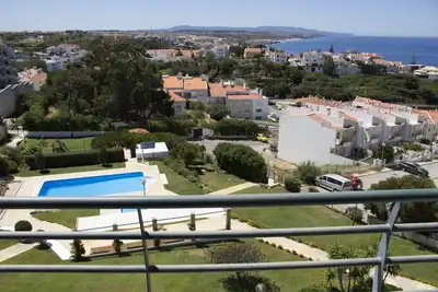 Image de magnifique vue mer avec piscine, à 5 min du centre et de la plage