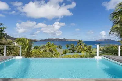 Vue splendide sur l'océan et le coucher du soleil, piscine à débordement, à quelques pas de l'hôtel Christopher