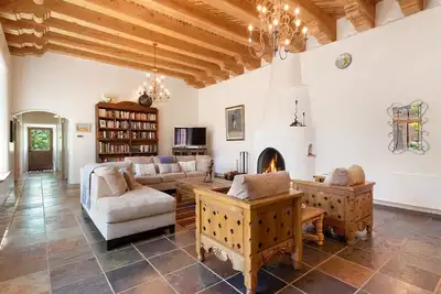 Image de El Torreon - Maison de luxe exclusive nichée dans les arbres et l'eau