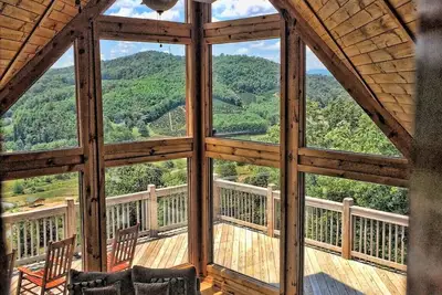 Image de 5br Amazing Views 8 personnes Hot Tub Gated Community près de New River et Parkway