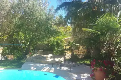 Image de Rez de jardin  dans belle bastide au bord de la piscine