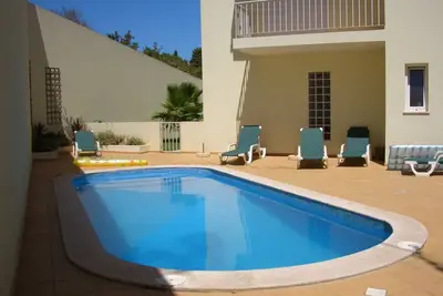 Image de Charmant appartement moderne avec piscine près de la plage