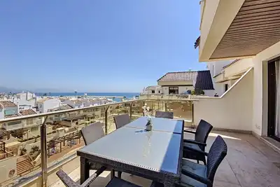 Image de Marina Del Castillo 2129 On The Beach