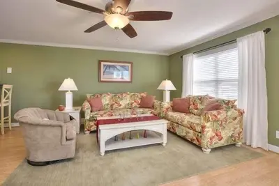 Image de Absolument magnifique, 3br / 2. 5ba Ocean View Condo-près de Pool-Ascenseurs-Couchages6