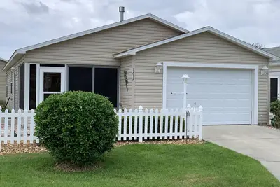 Image de Cosy Home Entre Lac Sumter Et Brownwood Square!