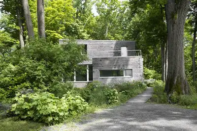 Image de Location d'été Creekside moderne