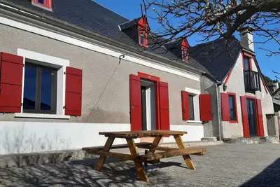 Image de maison avec superbe vue sur les montagnes, sans vis à vis et jardin clos
