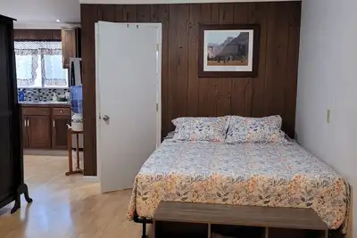 Image de Kozy Korner sera votre maison loin de chez vous pour vous rafraîchir et vous reposer lorsque vous voyagez.