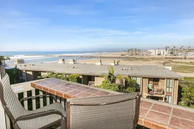 Image de * Nouvelle inscription * Upscale Renovated One Bdrm condo- Stunning Ocean & Harbor Views -E201 Tropical Shores