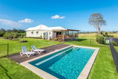 Image de Ferme d'arbres d'arrière-pays et de teck de Byron Bay