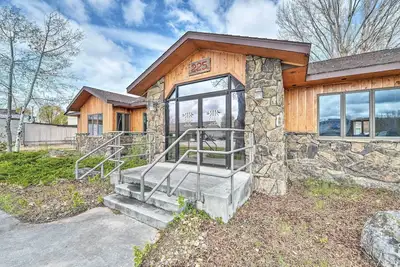 Image de Nouveau! Maison spacieuse 10 minutes Ă dix sommeil Canyon!