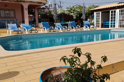 Image de Logement dans une villa, piscine, barbecue, jardin, balançoire, baby+ ping-pong